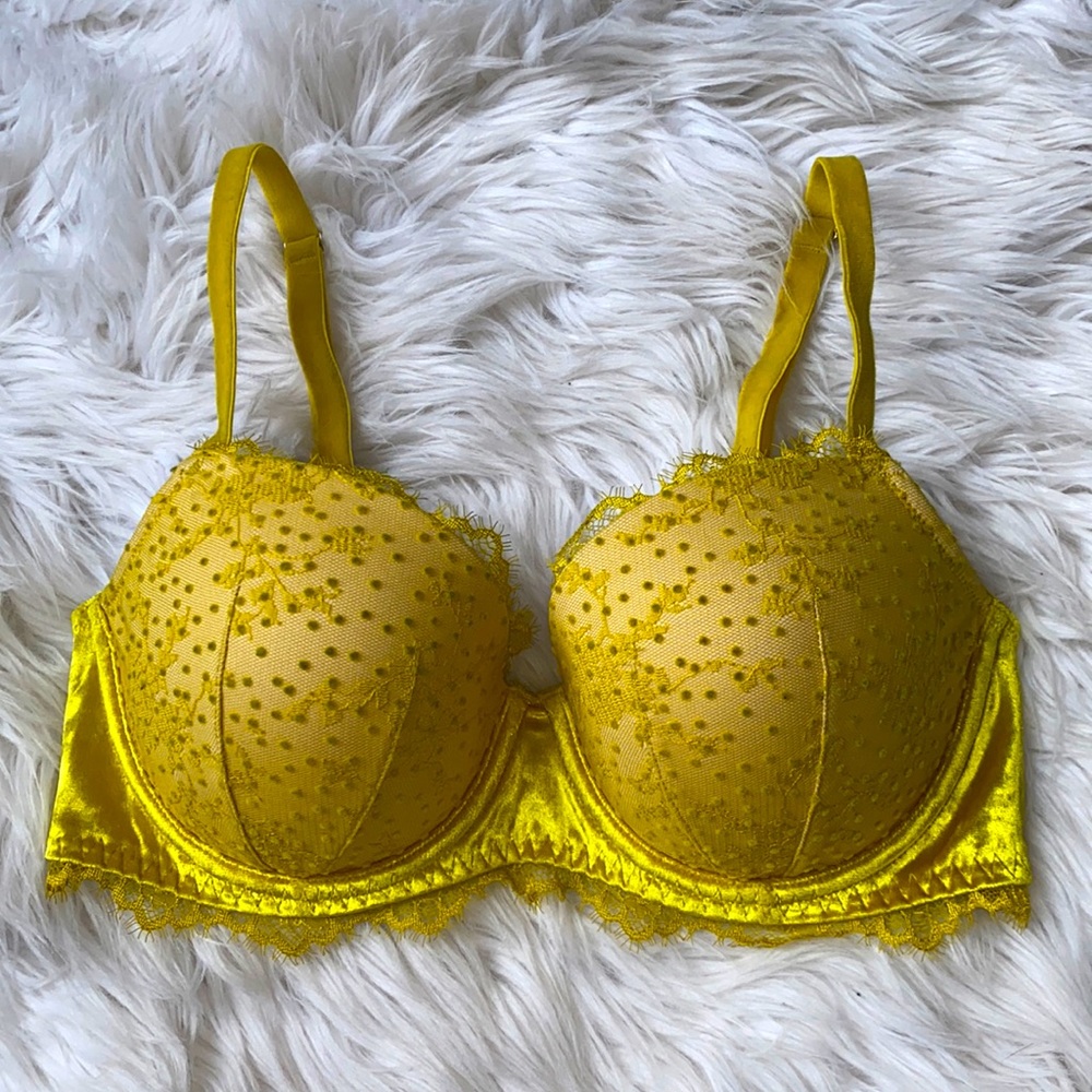 Victoria’s Secret • Swiss Dot Velvet Dream Angels Lined Demi Bra